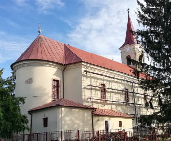 A Szentháromság plébániatemplom tetőzetének felújítása